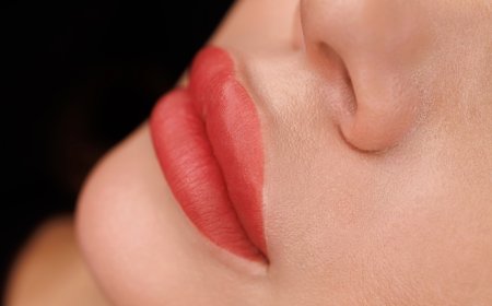 Vollschattierung der Lippen mit Permanent Make-up